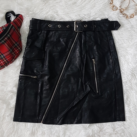 Hot Topic Dresses & Skirts - 👅 FAUX LEATHER PLEATHER BLACK BELTED SKIRT